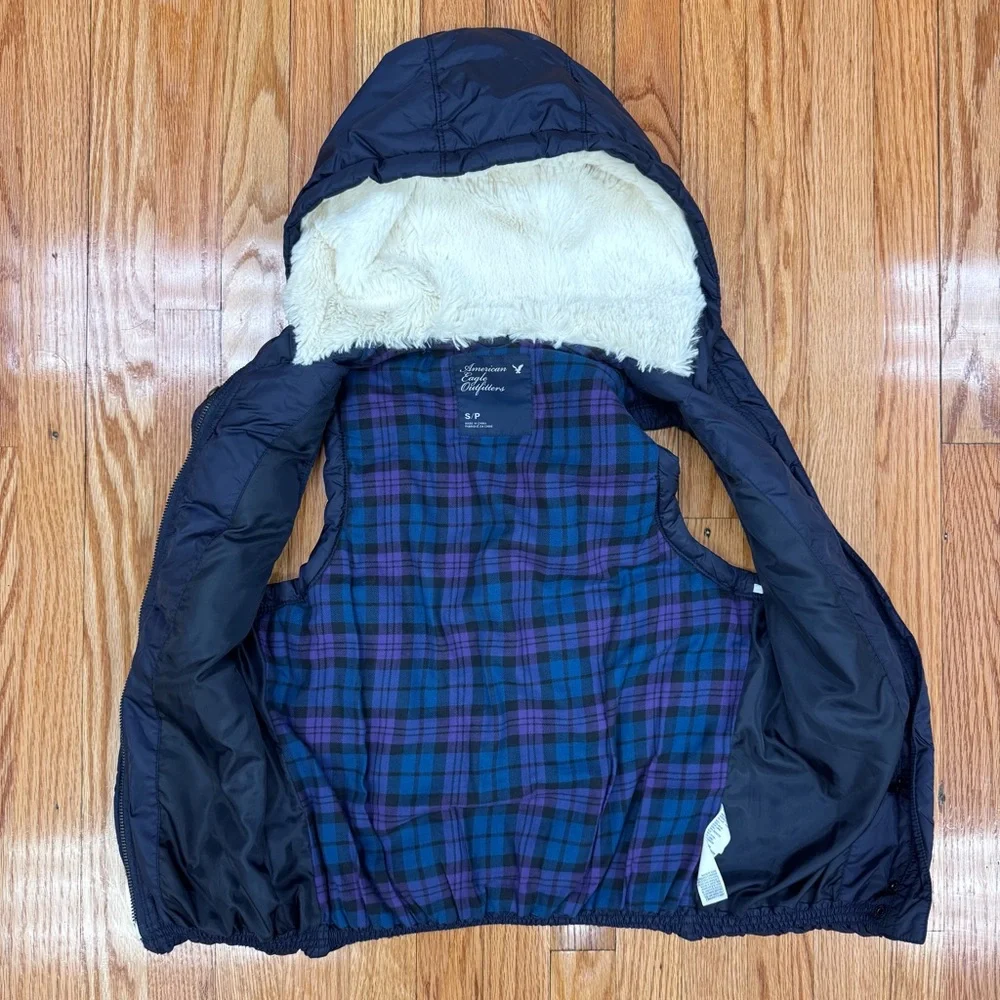 American Eagle Outfitters Y2K Navy Blue Hooded Puffer Vest with Faux Fur Hood